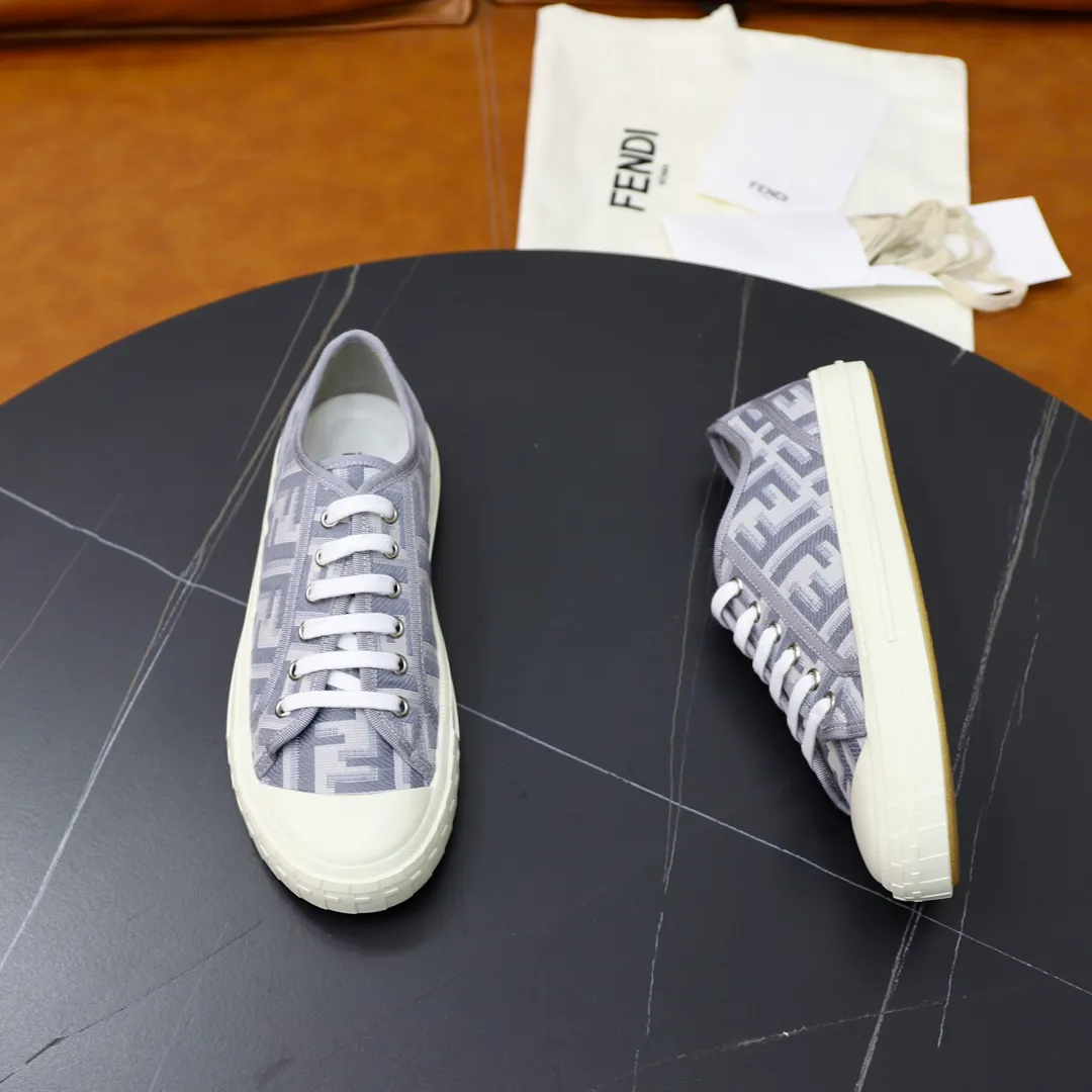 Factory price: 480 original order (couple model) Brand: FENDI Fendi 🙅‍♂️🙅‍♂️🙅‍♂️ Size: Female 35–40, Male 39-44 (45 can be customized) Grade: Official website genuine Material: Imported original LoGO fabric upper Original comfortable lining TPU wear-resistant lightweight outsole Style category: Loafers New trendy shoes Color: actual picture color